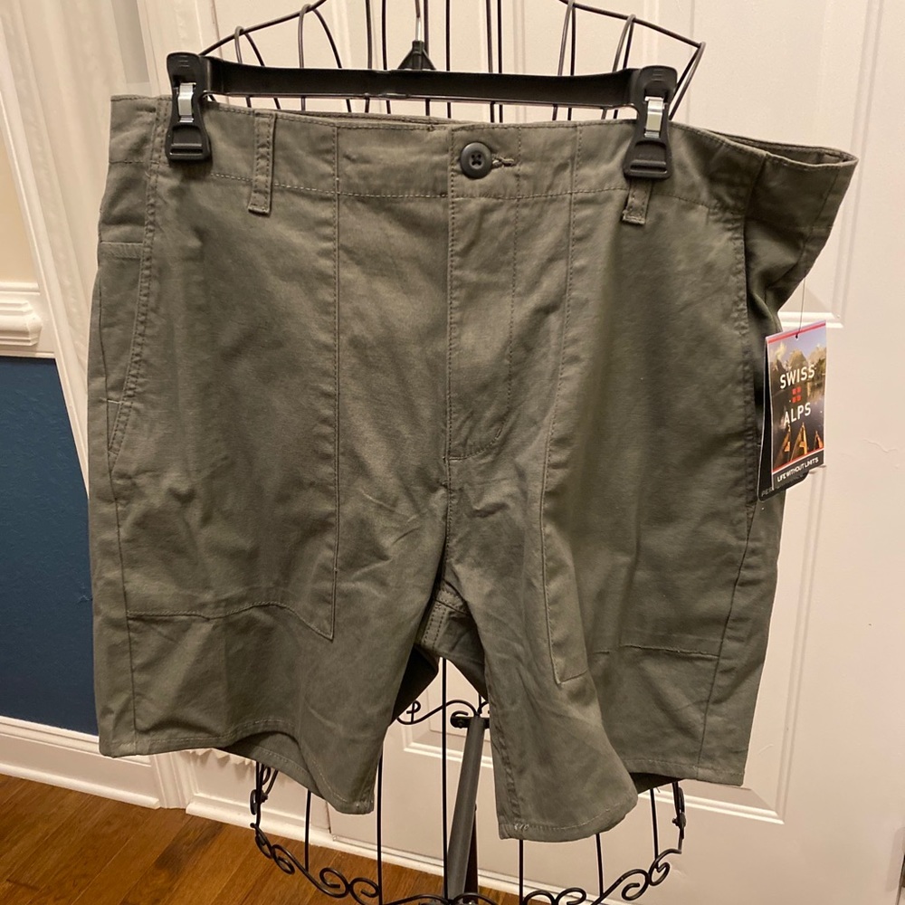 Swiss Alps Men's Size 38 OLIVE GREEN Chino Flat Front Performance Shorts NEW